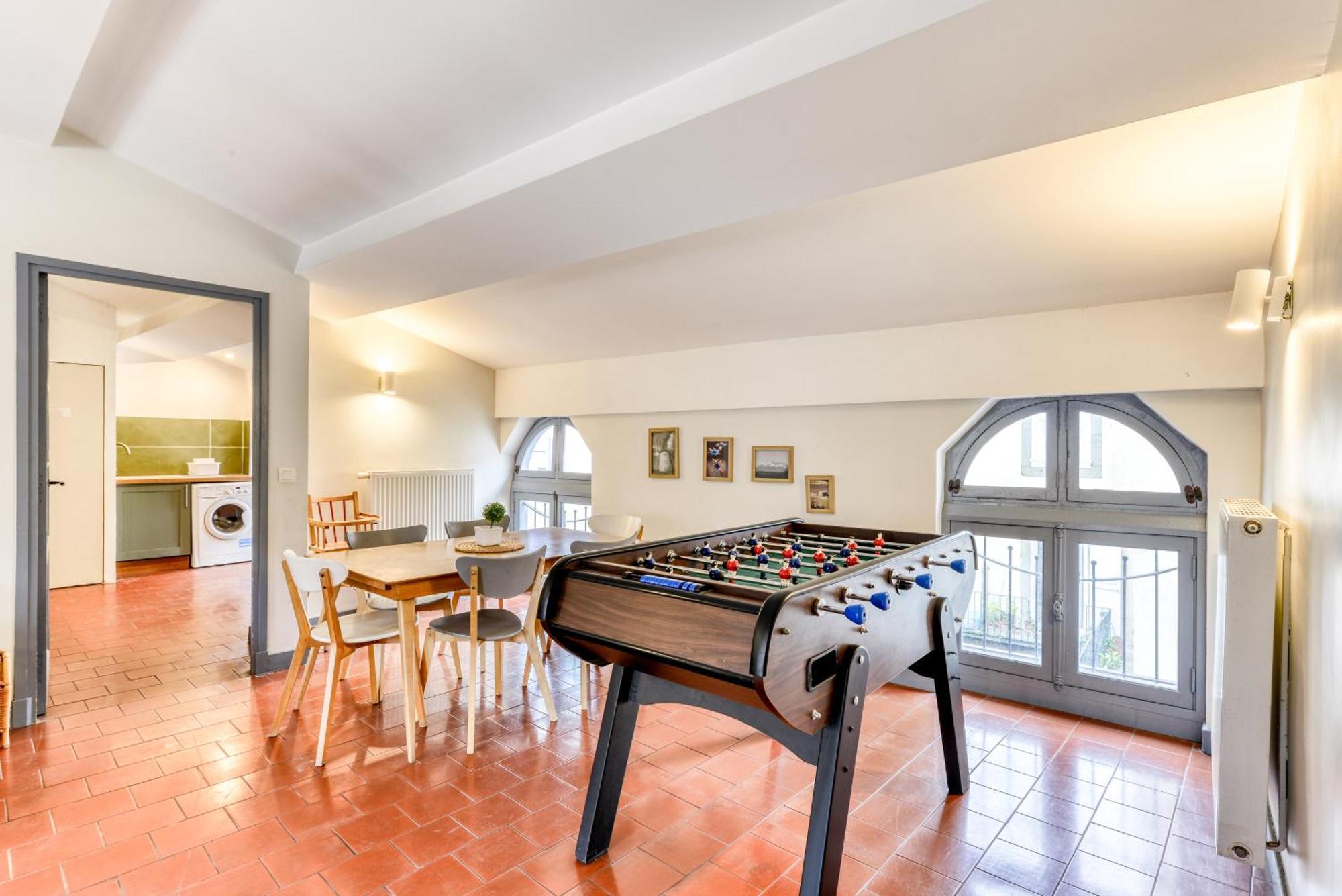 L'escapade - Parking Gratuit - Wifi - Climatisation - Proche Cite - Equipee Apartment